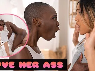 Kissable Cupcake Shavelle Love Shows Off Her Pussy